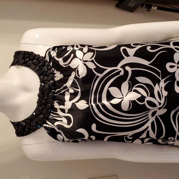 Jessica Sleeveless with Beaded Neckline - Picture 3 of 6